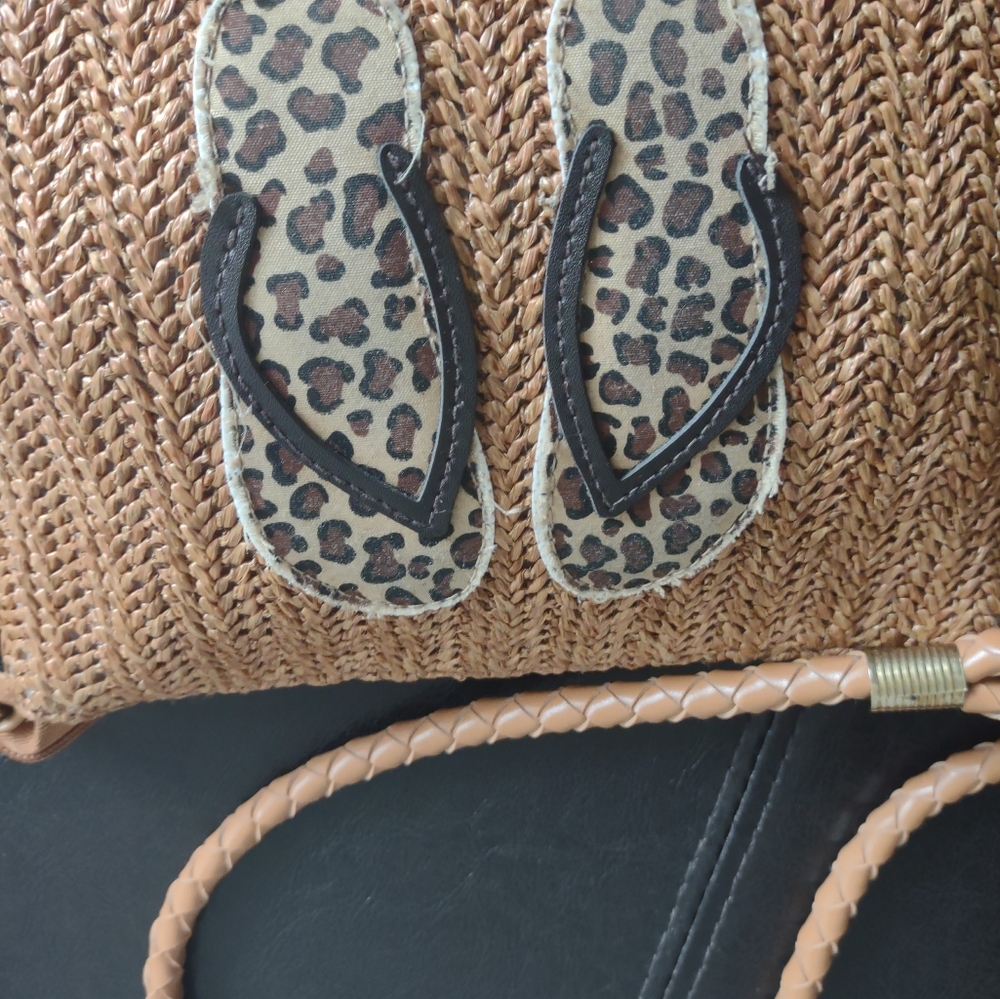Sondra Roberts Squared Woven Straw Rafia Flip Flop Crossbody Bag - Picture 3 of 14